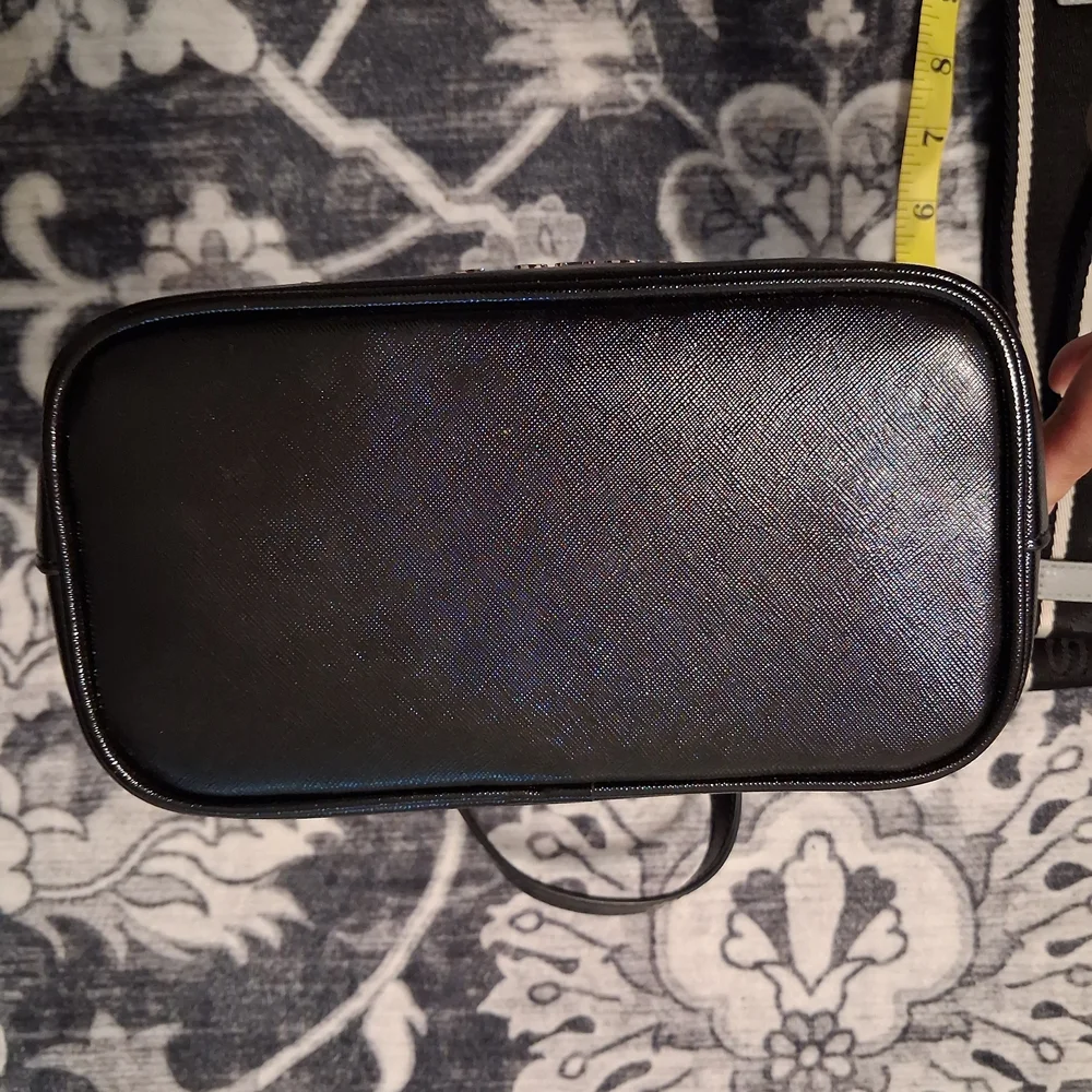 Marc Jacobs Black Leather Tote with Removable Strap - Picture 4 of 5